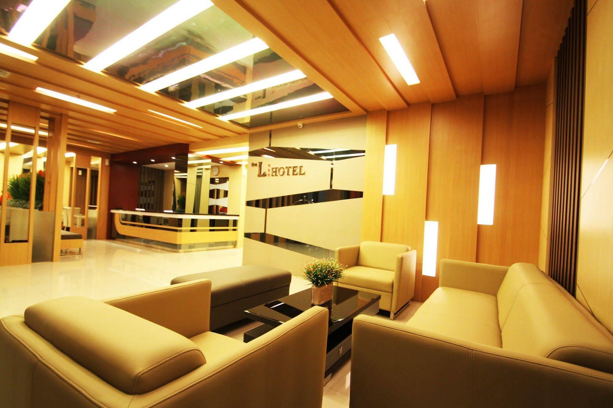 The L Hotel Entertainment Batam Buitenkant foto